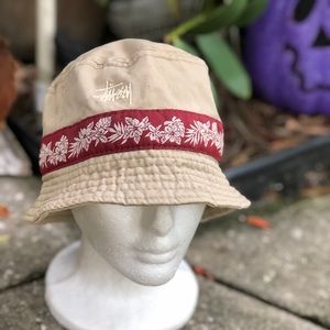 STUSSY : khaki bucket hat